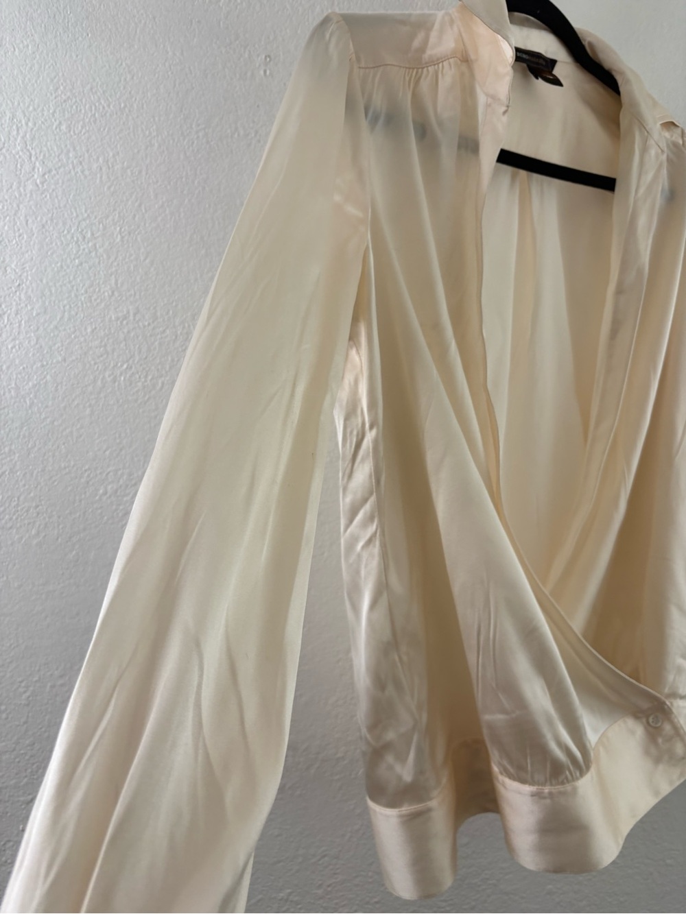 BCBGMAXAZRIA ivory satin long sleeve blouse drapey wrap-front design size S - Picture 3 of 8